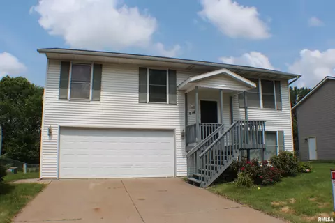 6140 Appomattox Rd, Davenport, IA 52806