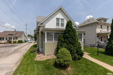 915 4th Ave, Silvis, IL 61282 photo 2