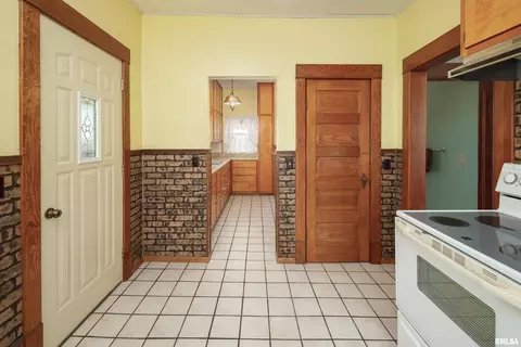 915 4th Ave, Silvis, IL 61282 photo 13