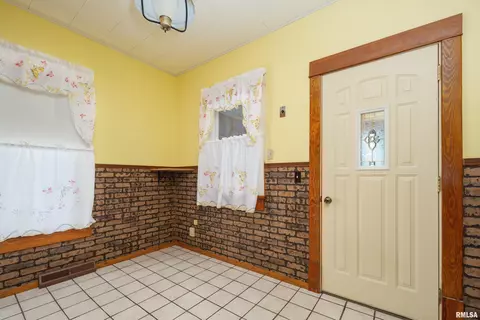 915 4th Ave, Silvis, IL 61282 photo 11