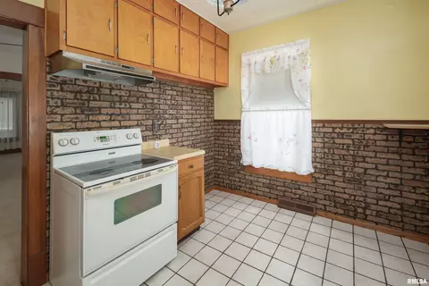 915 4th Ave, Silvis, IL 61282 photo 12