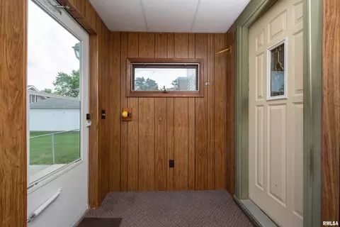 915 4th Ave, Silvis, IL 61282 photo 10