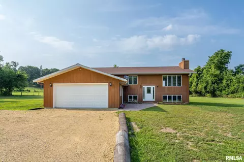 3019 Palmer Rd, Albany, IL 61230