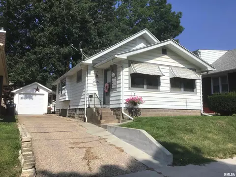 1414 S 9th St, Clinton, IA 52732