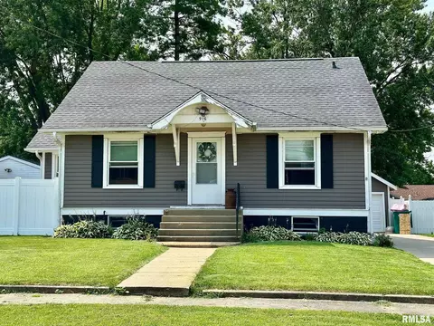 916 Warren St, Galesburg, IL 61401