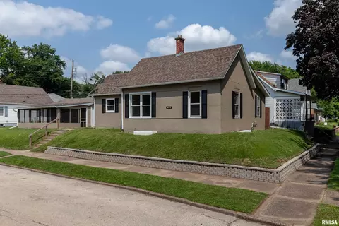 1632 18th Street A, Moline, IL 61265