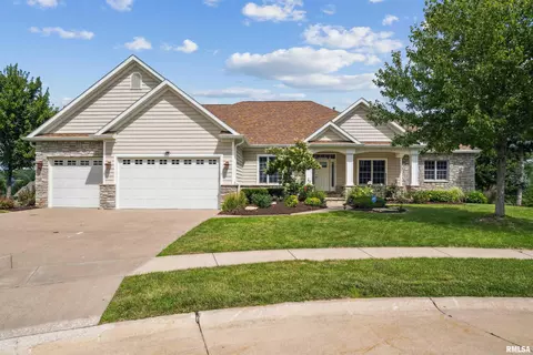 3885 Kensington Ct, Bettendorf, IA 52722