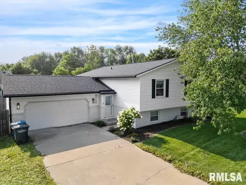 4710 Lockwood Ct, Bettendorf, IA 52722