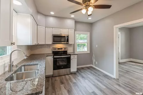 2408 16th Ave, Moline, IL 61265 photo 5