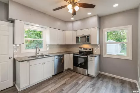 2408 16th Ave, Moline, IL 61265 photo 6