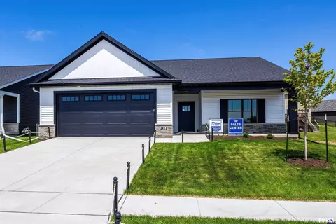 4814 55th Avenue Ct, Bettendorf, IA 52722