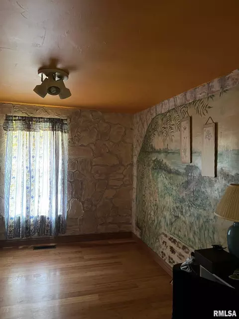935 W Division St, Kewanee, IL 61443 photo 10