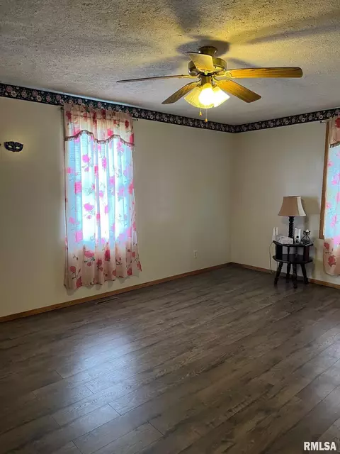 935 W Division St, Kewanee, IL 61443 photo 7