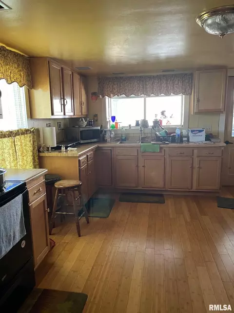 935 W Division St, Kewanee, IL 61443 photo 12