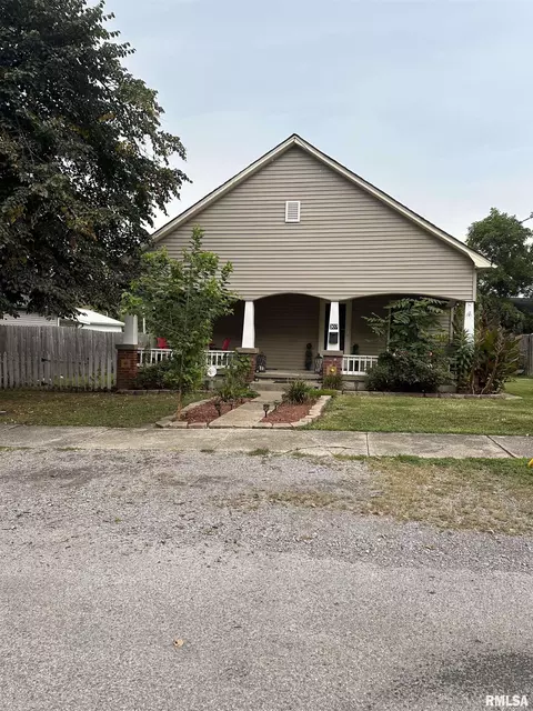 307 W 5th St, West Frankfort, IL 62896