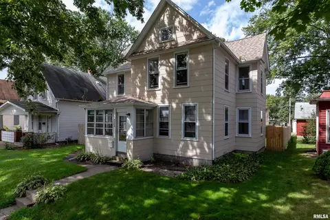 1709 13th St, Moline, IL 61265