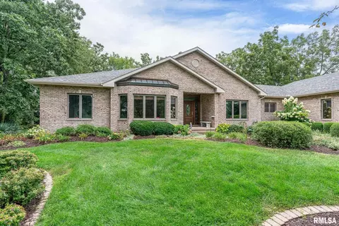 6761 Ridges Ct, Bettendorf, IA 52722