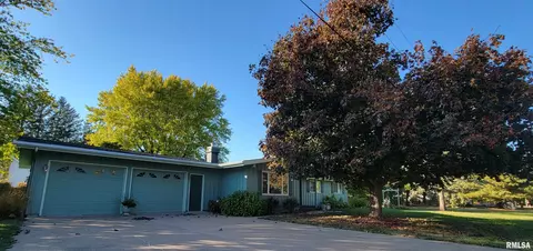 717 Alpine Dr, Sherrard, IL 61281