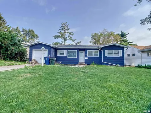 1722 W Hayes St, Davenport, IA 52804