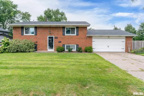 754 W 46th St, Davenport, IA 52806