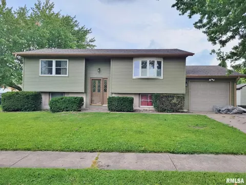 2005 W 66th St, Davenport, IA 52806