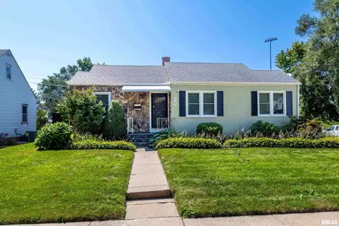 539 W 29th St, Davenport, IA 52803
