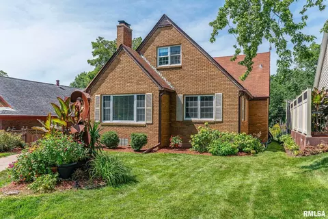 2310 Armil Pl, Davenport, IA 52804