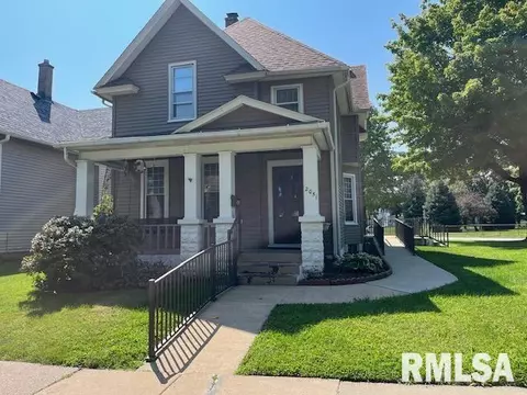 2051 W 1st St, Davenport, IA 52802