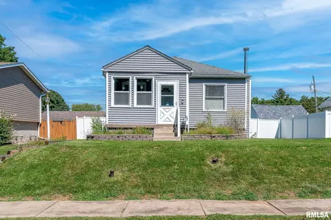 2132 W High St, Davenport, IA 52804