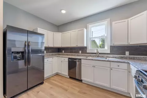 512 E Main St, Aledo, IL 61231 photo 9