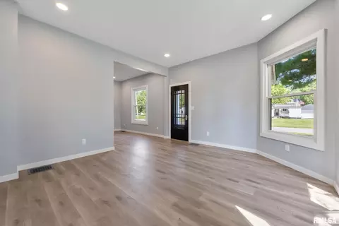 512 E Main St, Aledo, IL 61231 photo 5