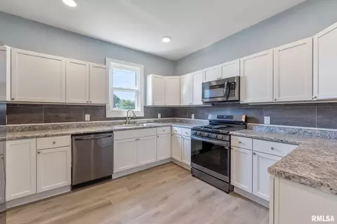 512 E Main St, Aledo, IL 61231 photo 8