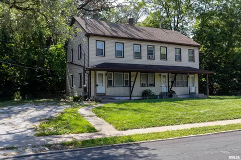2113 Kirkwood Blvd, Davenport, IA 52803