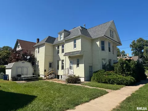 1205 11th St, Moline, IL 61265