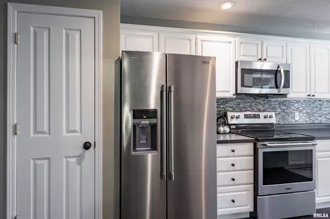 1805 N Dawn Dr, Marion, IL 62959 photo 9