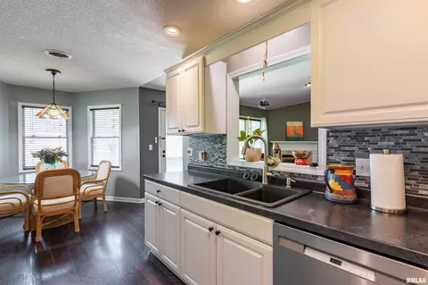 1805 N Dawn Dr, Marion, IL 62959 photo 10
