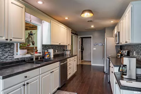 1805 N Dawn Dr, Marion, IL 62959 photo 8