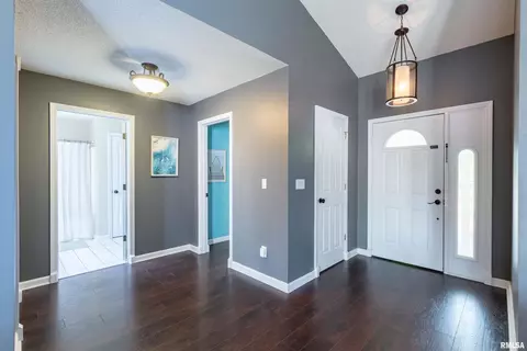 1805 N Dawn Dr, Marion, IL 62959 photo 3
