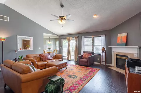 1805 N Dawn Dr, Marion, IL 62959 photo 4