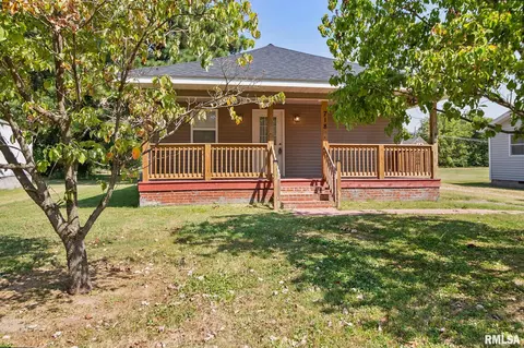 718 W Raymond St, Harrisburg, IL 62946