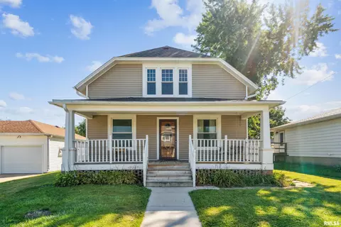 409 8th Ave, Clarence, IA 52216