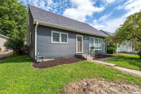 1411 29th Ave, Moline, IL 61265