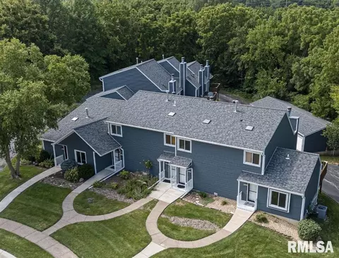 3596 N Willow Ct, Bettendorf, IA 52722