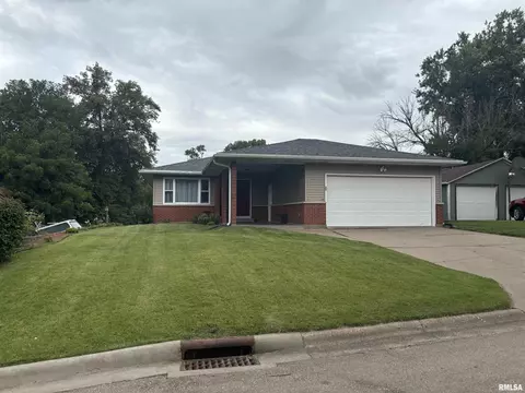 1958 Glendale Rd, Clinton, IA 52732