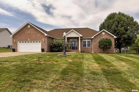 1302 Sunrise Dr, Carterville, IL 62918
