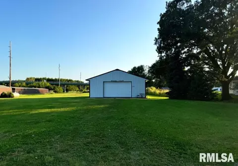 69 20th Ave N, Clinton, IA 52732