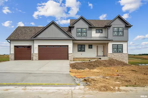7 Viola Dr, Le Claire, IA 52753