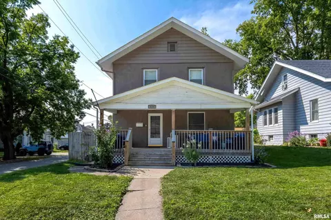 424 21st St, Bettendorf, IA 52722