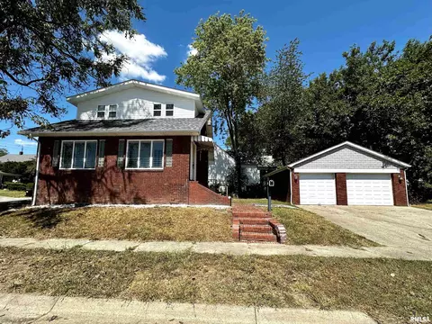 300 E South St, Harrisburg, IL 62946