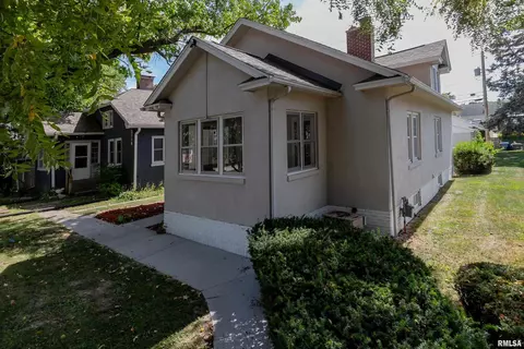 2716 11th Avenue C, Moline, IL 61265